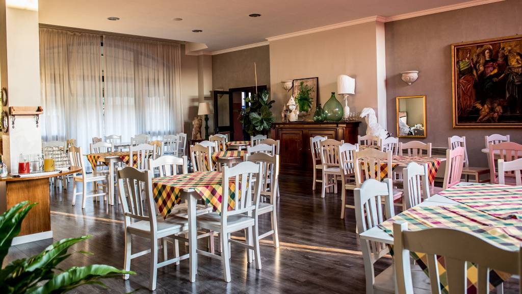 Hotel-Tuscania-Panoramico-Tuscania-Viterbo-sala-de-pequenos-almoços-3-C14I0740
