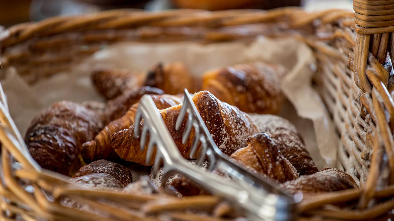 Hotel-Tuscania-Panoramico-Tuscania-Viterbo-desayuno-croissant-C14I0393