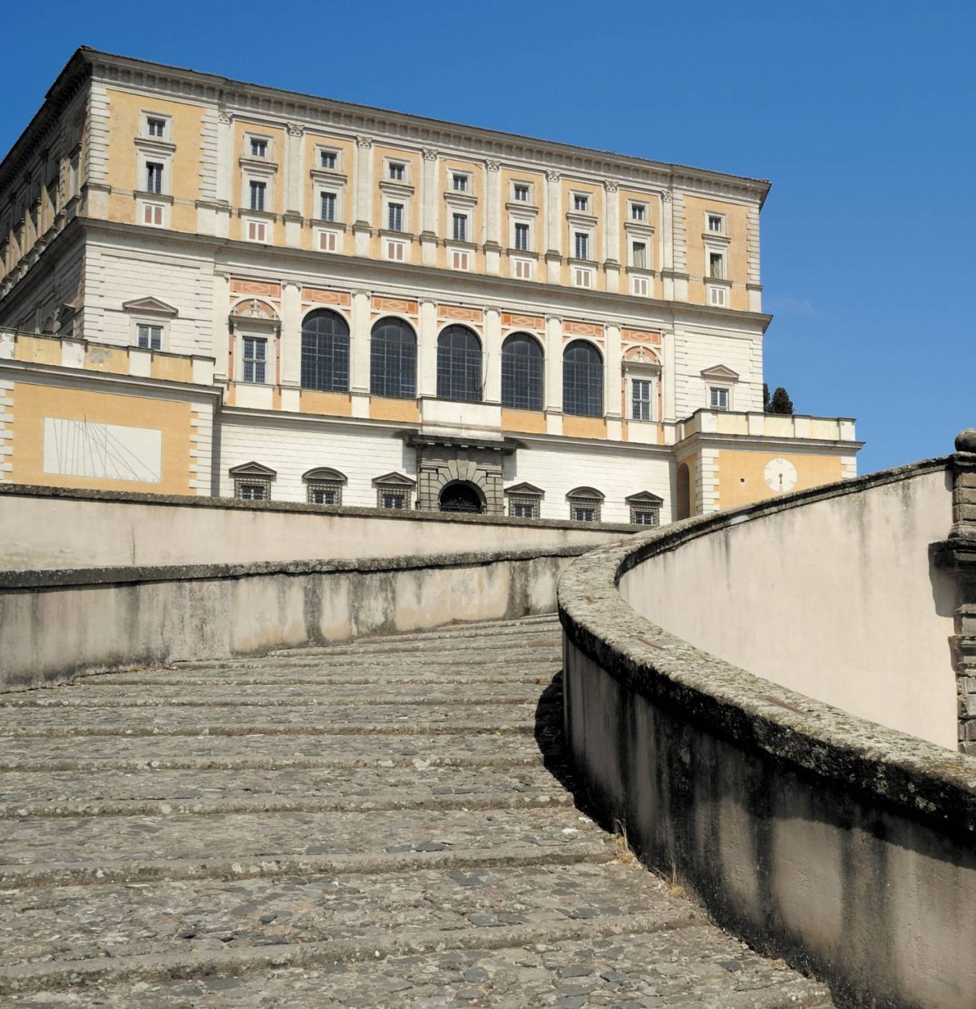 Hotel-Tuscania-Panoramico-Tuscania-Viterbo-Palazzo-Farnese-Gradoli-squadrata